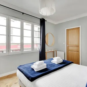 pick-a-flats-apartment-rue-lepic.fr-paris.fr/